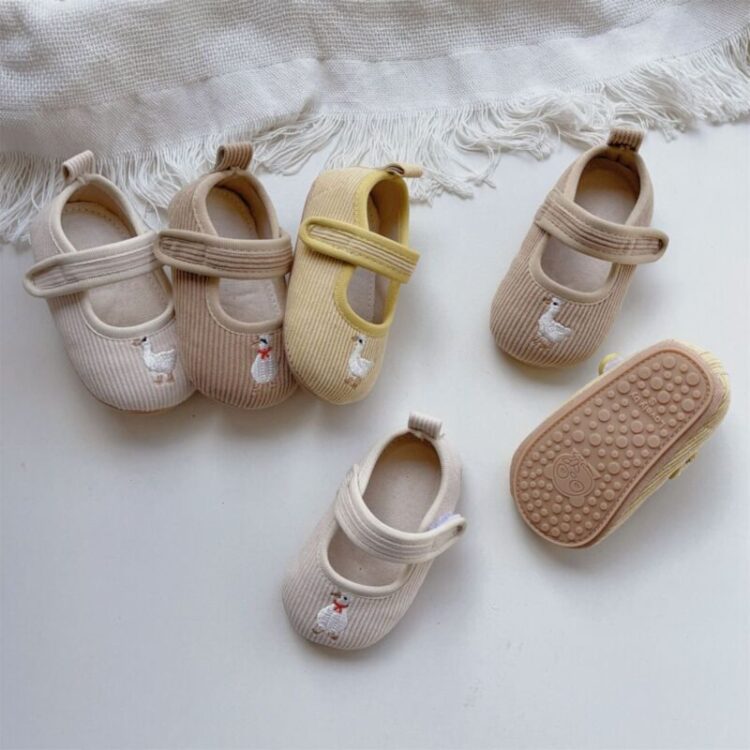 Wholesale 3-18M Baby Girls Velcro Duck Embroidered Soft