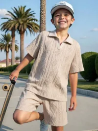2pcs/Set Tween Boy Casual & Holiday Textured Fabric Polo Shirt With Collar And Zip, Textured Fabric Shorts, Suitable For Outings, Street Photography, Parties, And City Walks